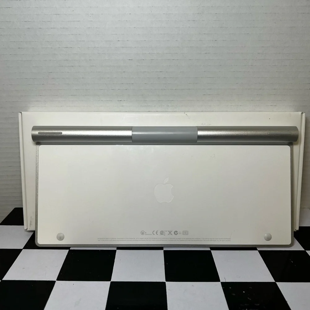 Sleek Apple Wireless White Keyboard - A1314 - NEW IN BOX
